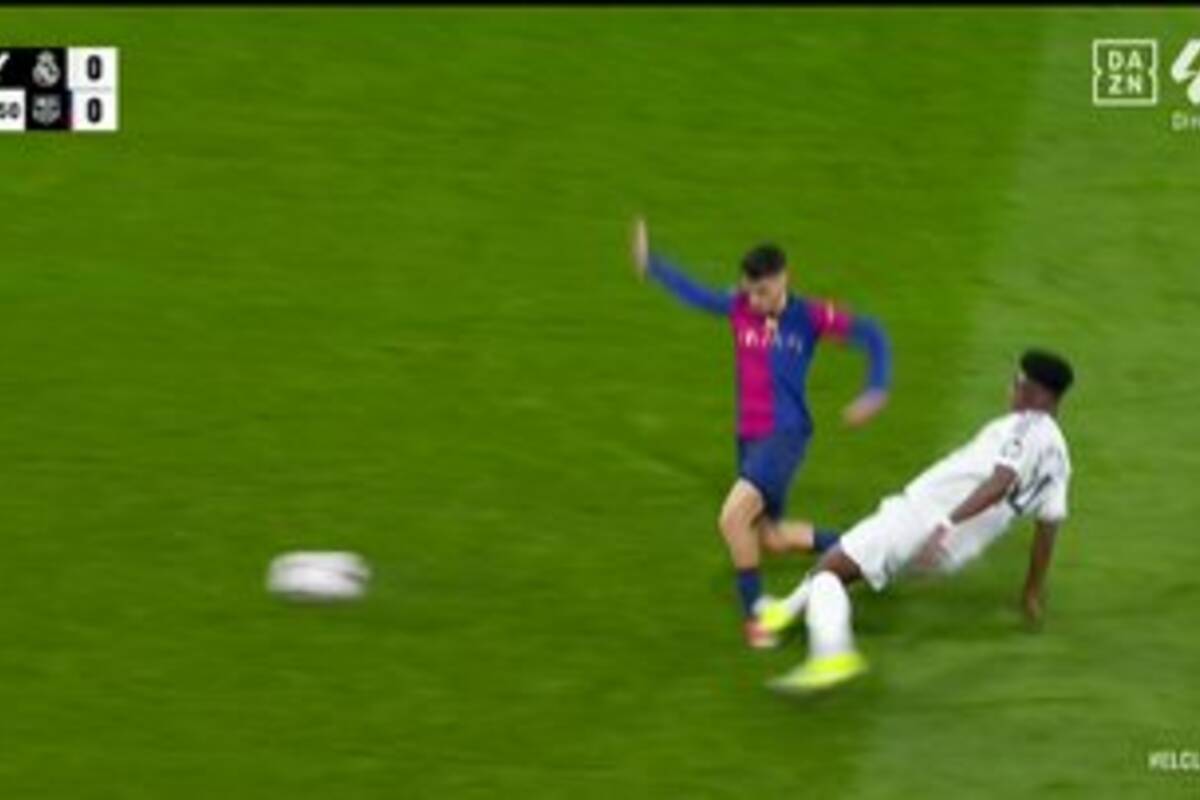 Brutalny Faul W El Clasico S Dzia Nawet Nie Zareagowa Zdj Cie