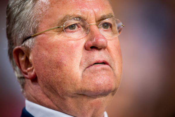 Hiddink rozmawia z Chelsea. "Muszę wiedzieć wszystko" Hiddink rozmawia z Chelsea. "Muszę wiedzieć wszystko"
