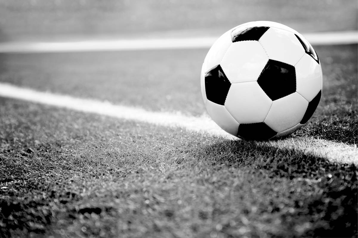 Strzelanina na boisku w Szwecji. Nie żyje jedna osoba. Porachunki gangów zagrożeniem dla dzieci