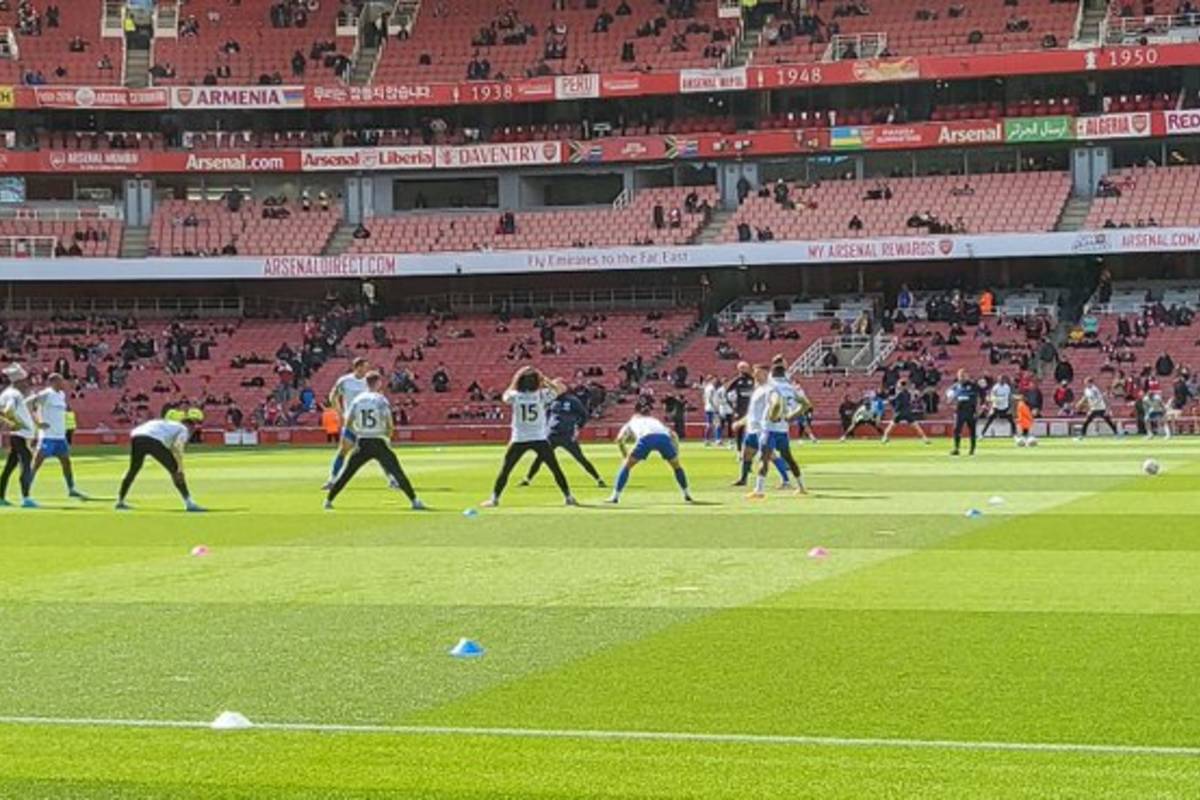 A beautiful gesture from the Brighton players.  The entire squad was supported by the injured Jakub Moder [ZDJĘCIA]