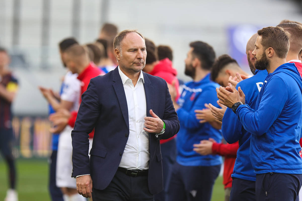 "Wiedział, że nie może z nim pracować". Kulisy odejścia dyrektora sportowego Pogoni