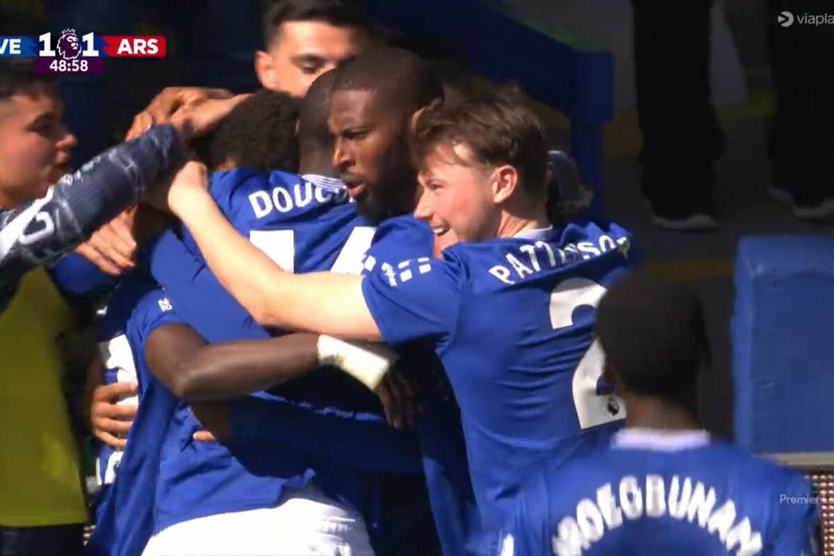 Kolejna wpadka Arsenalu! Liverpool o krok od tytułu [WIDEO]