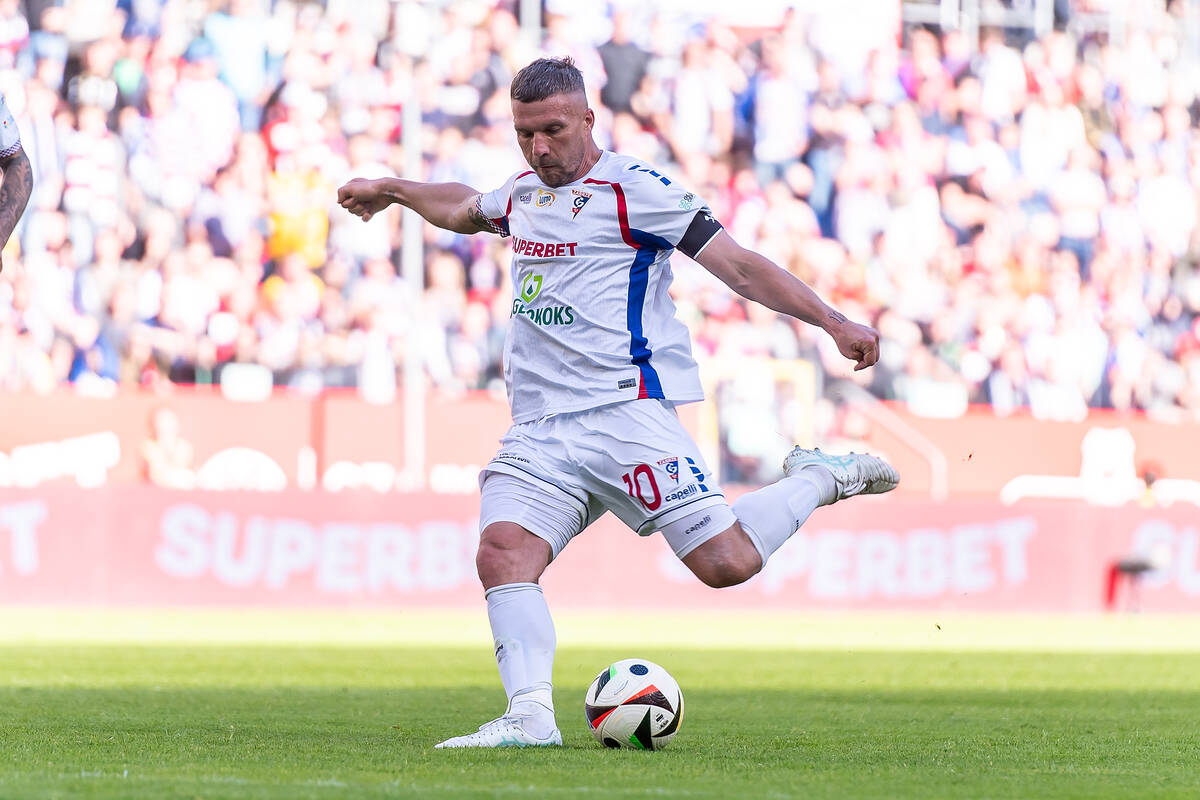 "Chcę włożyć pracę i pieniądze". Podolski wprost o kupnie Górnika Zabrze