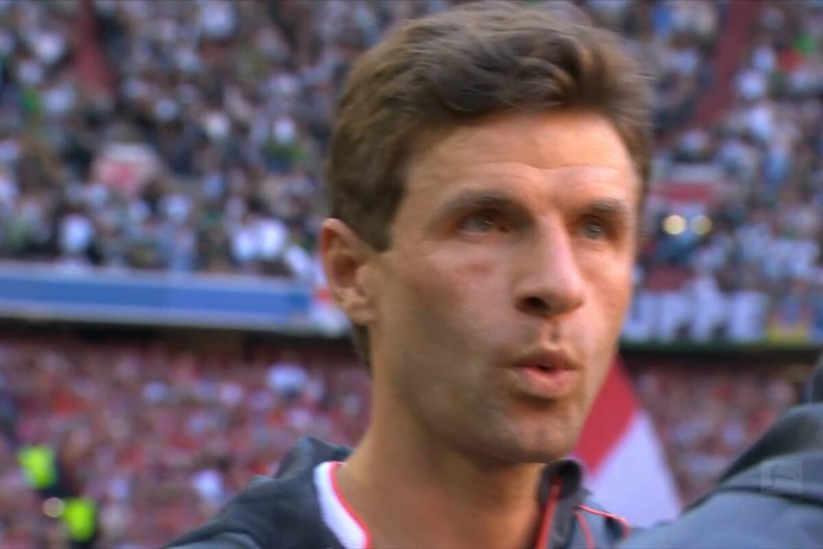 Mueller wyszedł na boisko i zobaczył oprawę. Tak Bayern żegna swoją legendę [WIDEO, ZDJĘCIA]