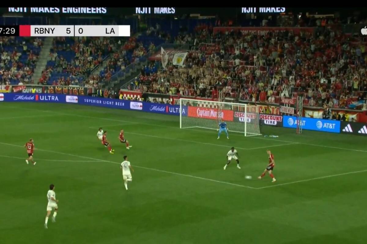7:0! Polak zmienił znanego napastnika i od razu błysnął [WIDEO]