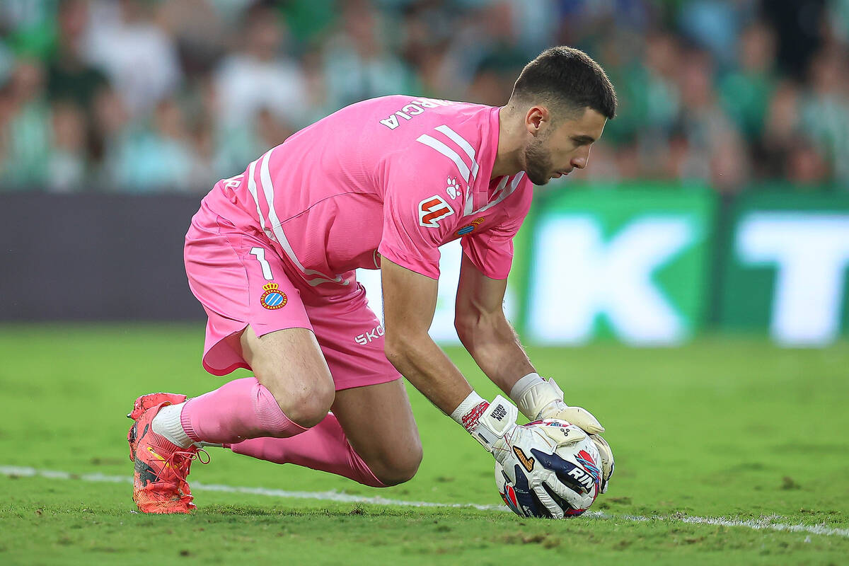 Najlepszy bramkarz w Barcelonie. Ani Szczęsny, ani Ter Stegen. Można go kupić za grosze