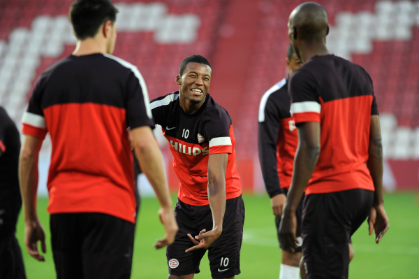 Osiem goli w meczu Newcastle, 4 gole Wijnalduma Osiem goli w meczu Newcastle, 4 gole Wijnalduma