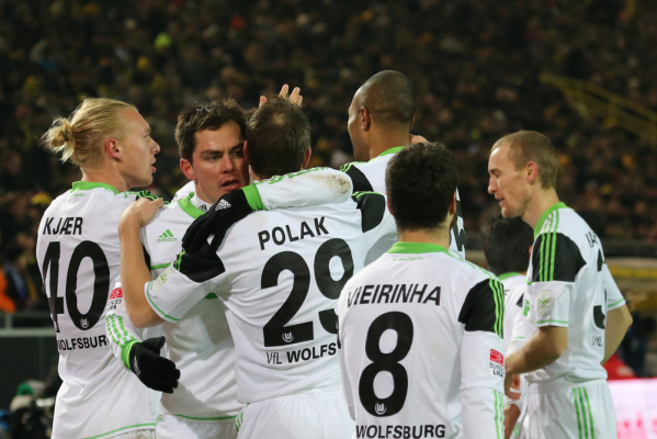 Wolfsburg pokonał Leverkusen i zmniejszył stratę do Bayernu Wolfsburg pokonał Leverkusen i zmniejszył stratę do Bayernu