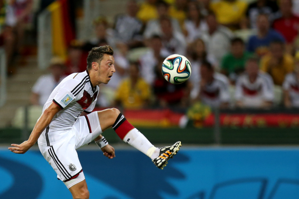 Mesut Oezil niebawem z nową umową Mesut Oezil niebawem z nową umową