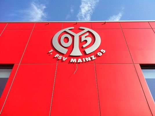 Zwycięstwo Mainz z Eintrachtem Frankfurt Zwycięstwo Mainz z Eintrachtem Frankfurt