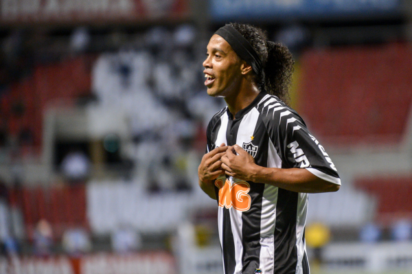 Ronaldinho ma oferty z Anglii. "Pogra jeszcze 3-4 lata" Ronaldinho ma oferty z Anglii. "Pogra jeszcze 3-4 lata"