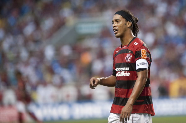 Ronaldinho czeka na debiut Ronaldinho czeka na debiut