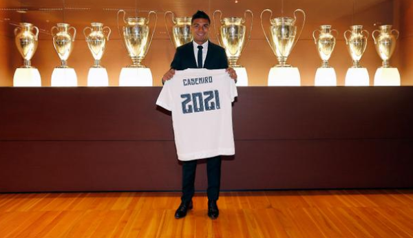 Casemiro sześć lat dłużej z Realem Casemiro sześć lat dłużej z Realem