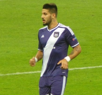 Mitrović przenosi się na Wyspy Mitrović przenosi się na Wyspy