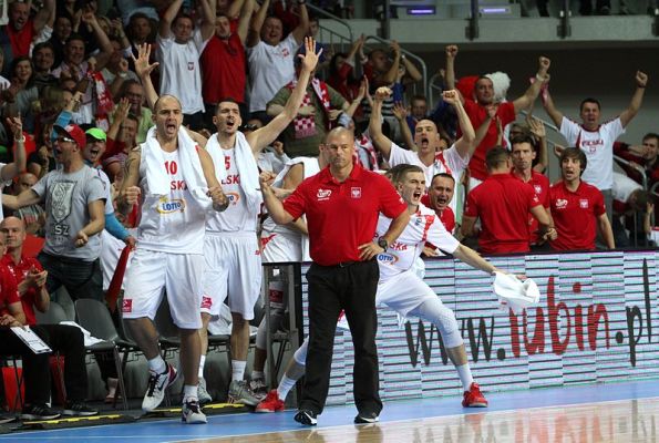 Mike Taylor dalej będzie trenerem reprezentacji Mike Taylor dalej będzie trenerem reprezentacji