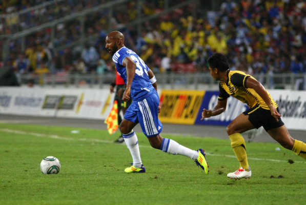 Anelka kupuje klub Anelka kupuje klub