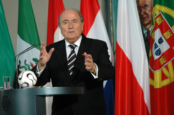 Sponsorzy FIFA odwracają się od Blattera Sponsorzy FIFA odwracają się od Blattera