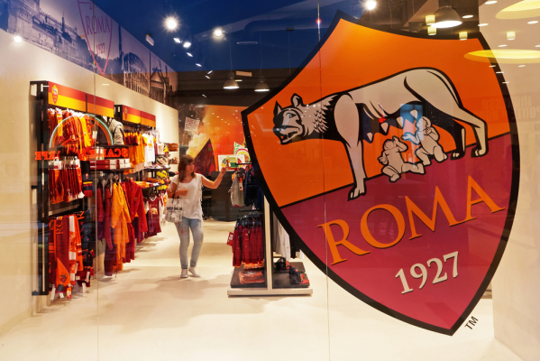 "Strootman nie odejdzie z Romy" "Strootman nie odejdzie z Romy"