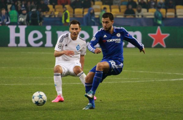 Guus Hiddink: Eden Hazard zostanie w Chelsea Guus Hiddink: Eden Hazard zostanie w Chelsea