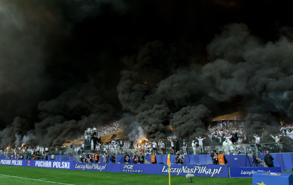 Legia i Lech ukarane! Dotkliwe kary finansowe i zakaz wyjazdów dla kibiców z Poznania Legia i Lech ukarane! Dotkliwe kary finansowe i zakaz wyjazdów dla kibiców z Poznania