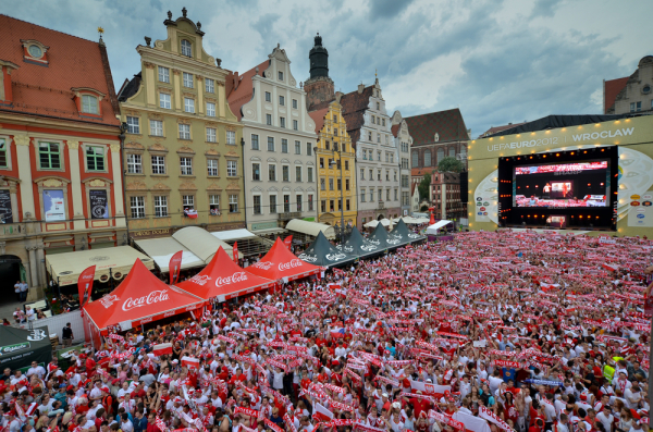 Nie będzie stref kibica? Polsat żąda setek tysięcy złotych za pokazywanie meczów Nie będzie stref kibica? Polsat żąda setek tysięcy złotych za pokazywanie meczów
