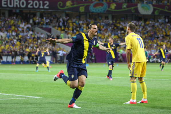 Zlatan opuści zgrupowanie, by podpisać kontrakt z MU? Zlatan opuści zgrupowanie, by podpisać kontrakt z MU?