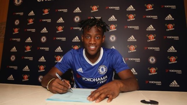 OFICJALNIE: Batshuayi piłkarzem Chelsea OFICJALNIE: Batshuayi piłkarzem Chelsea
