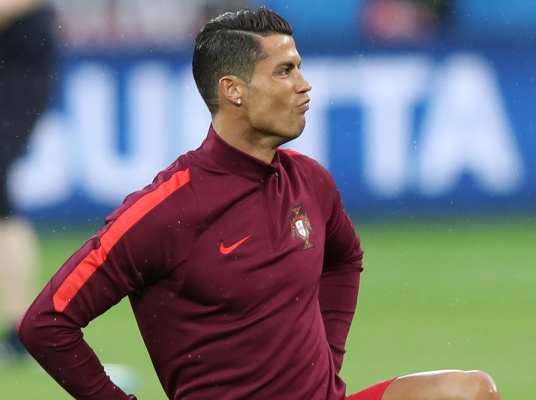 "Ronaldo ze Złotą Piłką? Chyba za swój wygląd" "Ronaldo ze Złotą Piłką? Chyba za swój wygląd"