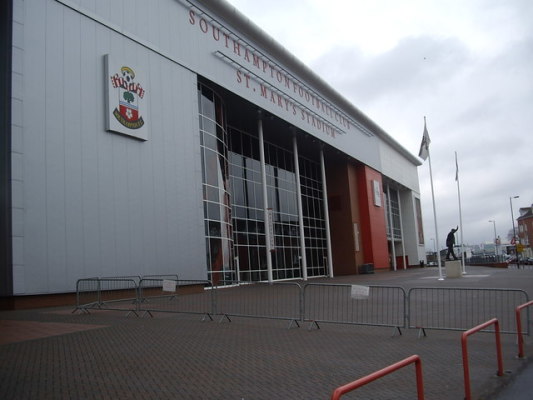 Bertrand przedłużył kontrakt z Southamptonem Bertrand przedłużył kontrakt z Southamptonem