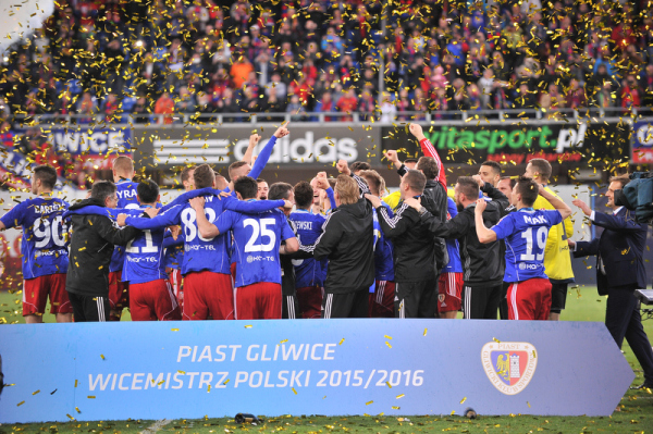 Piast i Zagłębie walczą w Lidze Europy. Poznaliśmy składy Piast i Zagłębie walczą w Lidze Europy. Poznaliśmy składy