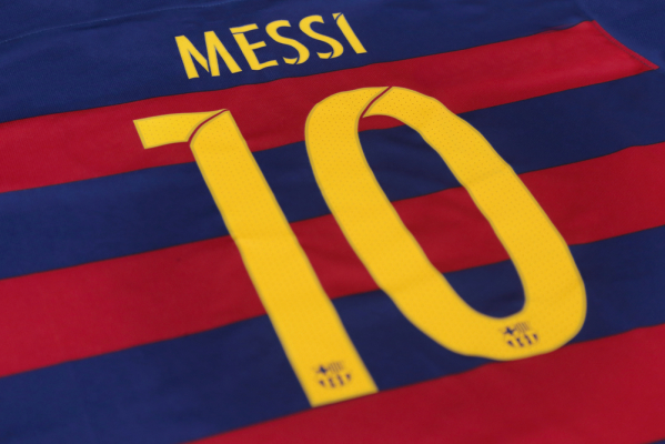 Messi i Ronaldo sprzedali najwięcej koszulek. Kto trzeci? Duże zaskoczenie! Messi i Ronaldo sprzedali najwięcej koszulek. Kto trzeci? Duże zaskoczenie!