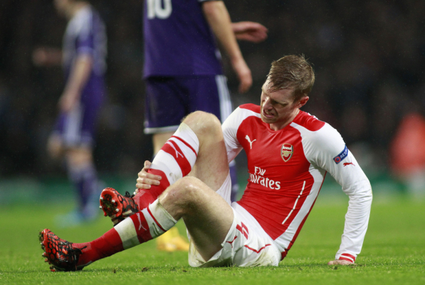 Mertesacker nie zagra na starcie sezonu Premier League Mertesacker nie zagra na starcie sezonu Premier League
