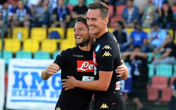 Grad goli w Lidze Mistrzów! Strzelił Milik, ale Napoli przegrało z Szachtarem. Po cztery bramki w meczach Liverpoolu i Tottenhamu Grad goli w Lidze Mistrzów! Strzelił Milik, ale Napoli przegrało z Szachtarem. Po cztery bramki w meczach Liverpoolu i Tottenhamu