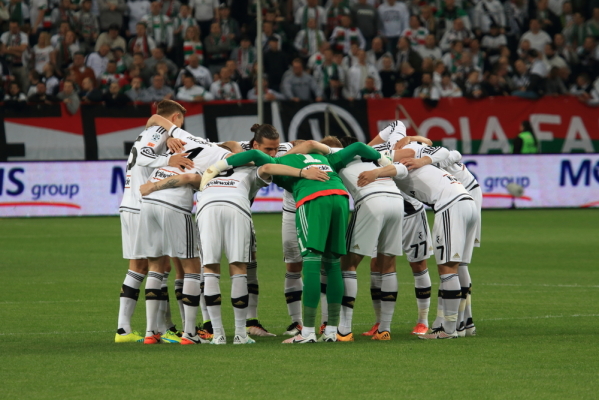 Dundalk prowadzi z Legią! Czerwona kartka dla Hlouska! Mistrz Polski gra w dziesiątkę Dundalk prowadzi z Legią! Czerwona kartka dla Hlouska! Mistrz Polski gra w dziesiątkę