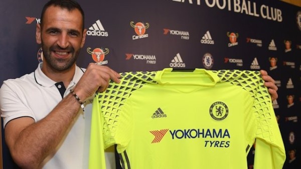 Chelsea kupiła bramkarza Dinama Zagrzeb Chelsea kupiła bramkarza Dinama Zagrzeb