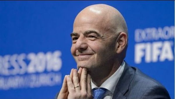 Szef FIFA o powtórkach: Czas spróbować! Nie może być tak, że cały świat widzi, a sędzia nie Szef FIFA o powtórkach: Czas spróbować! Nie może być tak, że cały świat widzi, a sędzia nie