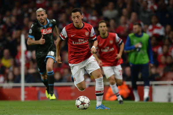 Ozil i Sanchez chcą zarabiać 250 tysięcy funtów tygodniowo Ozil i Sanchez chcą zarabiać 250 tysięcy funtów tygodniowo
