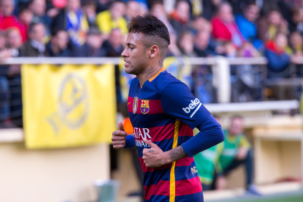 Neymar przedłużył kontrakt z Barceloną Neymar przedłużył kontrakt z Barceloną