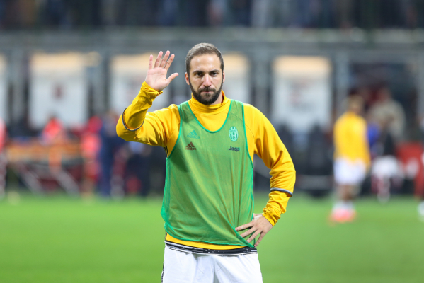 Chiellini: Higuain oszczędzał się na sobotę Chiellini: Higuain oszczędzał się na sobotę