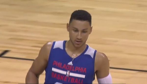 Gracz Philadelphi 76ers wraca po złamaniu Gracz Philadelphi 76ers wraca po złamaniu