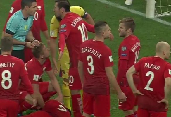 Skandaliczne zachowanie rumuńskich pseudokibiców! Petarda wybuchła tuż obok Lewandowskiego Skandaliczne zachowanie rumuńskich pseudokibiców! Petarda wybuchła tuż obok Lewandowskiego