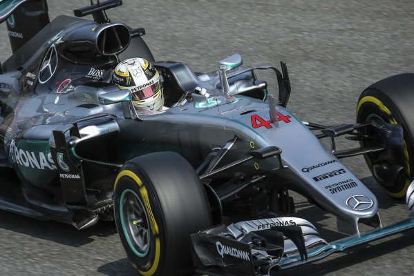 GP Brazylii: Hamilton wygrywa i goni Rosberga GP Brazylii: Hamilton wygrywa i goni Rosberga