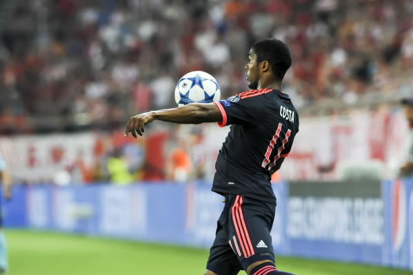 Bayern wygrał z Darmstadt po bramce Douglasa Costy Bayern wygrał z Darmstadt po bramce Douglasa Costy