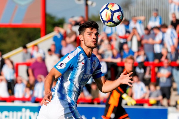 Schindler przedłużył umowę z Huddersfield Schindler przedłużył umowę z Huddersfield