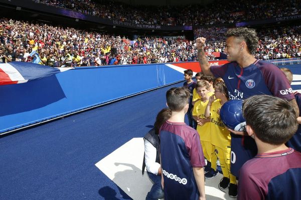 Dyrektor rywala PSG ostrzega. "Transfer Neymara? Mają teraz budżet na 700 milionów euro. Ta bańka pęknie" Dyrektor rywala PSG ostrzega. "Transfer Neymara? Mają teraz budżet na 700 milionów euro. Ta bańka pęknie"