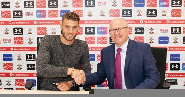 Jan Bednarek ma nowego rywala do miejsca w składzie. To Wesley Hoedt Jan Bednarek ma nowego rywala do miejsca w składzie. To Wesley Hoedt