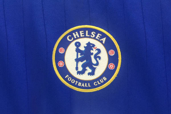 Chelsea awansowała po rzutach karnych. "The Blues" kończyli mecz w dziewiątkę Chelsea awansowała po rzutach karnych. "The Blues" kończyli mecz w dziewiątkę
