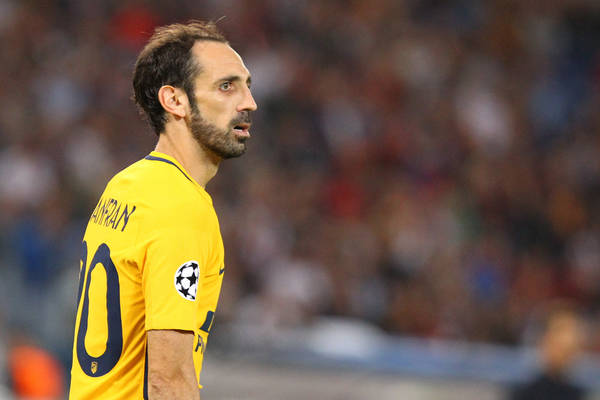 Juanfran zostaje w Atletico. "Jestem dumny, że przedłużyłem swój kontrakt" Juanfran zostaje w Atletico. "Jestem dumny, że przedłużyłem swój kontrakt"