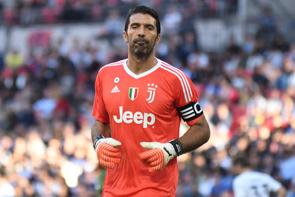 Jutro Buffon ogłosi decyzję w sprawie swojej przyszłości. "Widzę, że chce grać dalej" Jutro Buffon ogłosi decyzję w sprawie swojej przyszłości. "Widzę, że chce grać dalej"