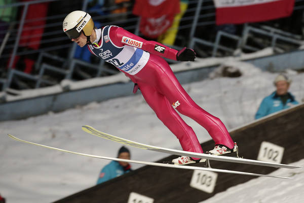 Piotr Żyła na podium w Engelbergu! Polak zmniejszył straty do lidera Pucharu Świata Piotr Żyła na podium w Engelbergu! Polak zmniejszył straty do lidera Pucharu Świata